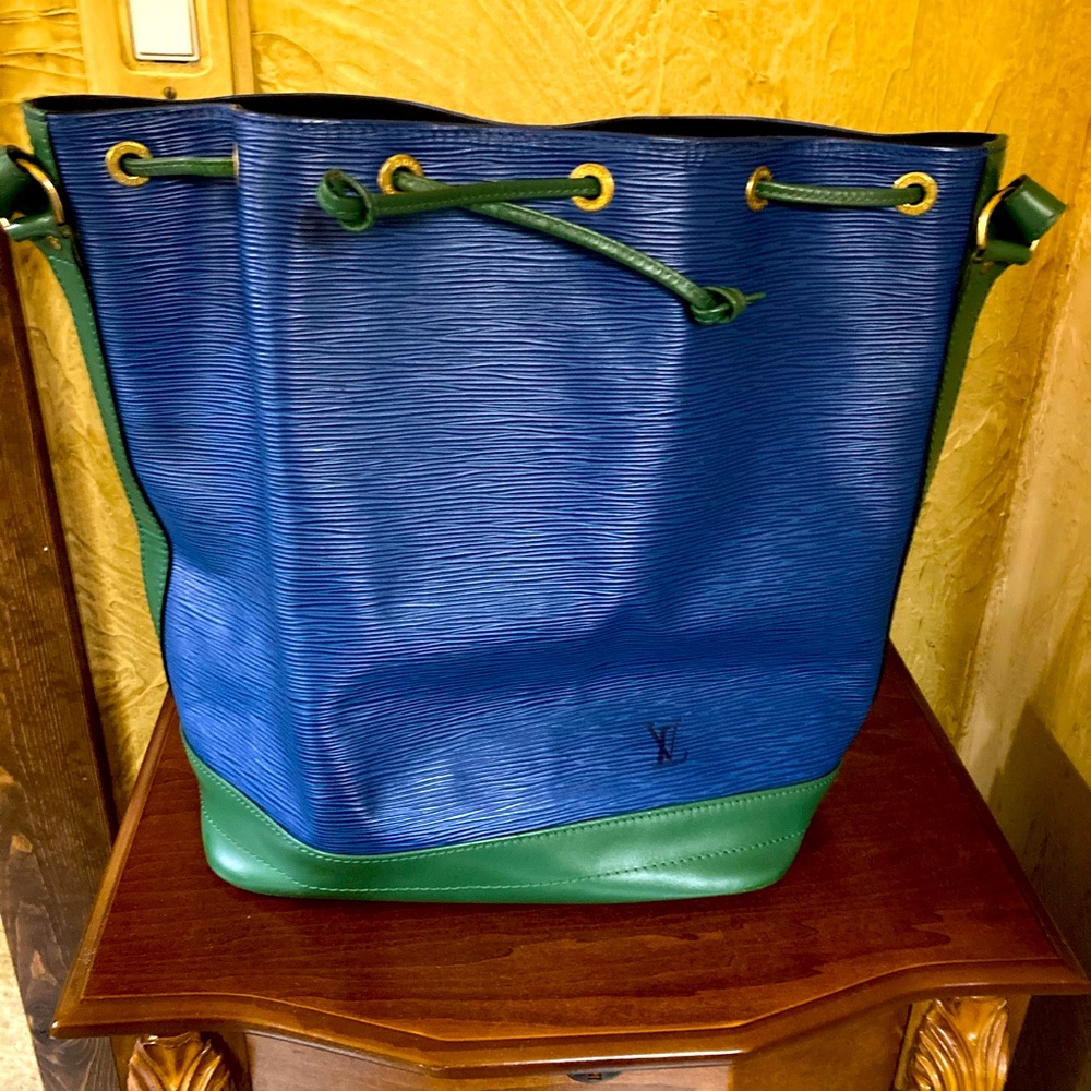 New Lois Vuitton purse - Picture 1 of 1